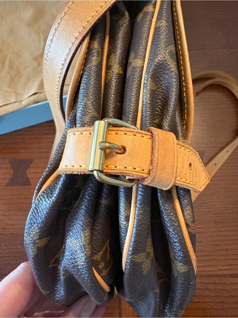 💯% Authentic! Louis Vuitton Monogram Saumur 30 crossbody bag. vachetta Leather. - Picture 5 of 9